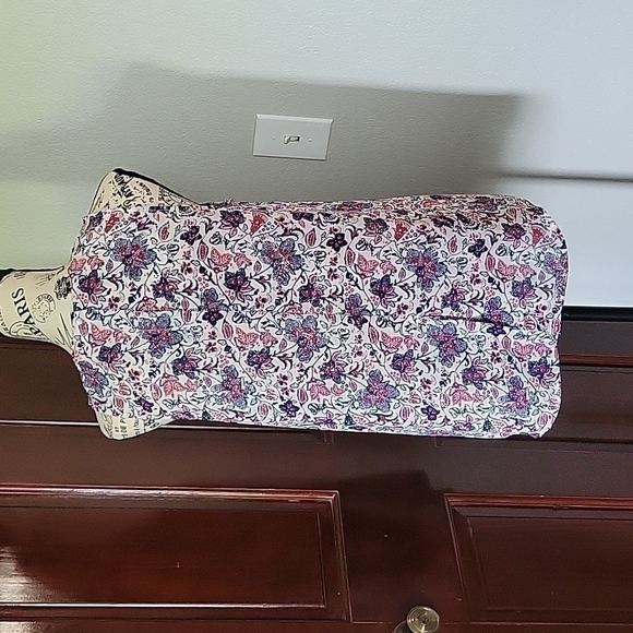 SIZE medium semi sheer lightweight tank top - Picture 3 of 5